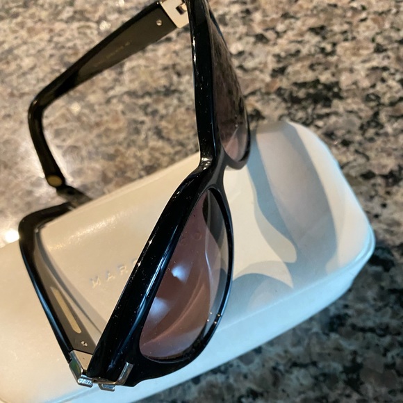 Sunglasses- Marc Jacobs’s sunglasses ‘like’ new- worn 1 time - Picture 6 of 6